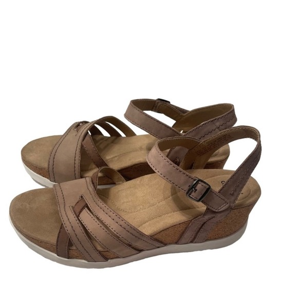 Earth Origins Sandals Tan & Brown Wedge            Size 9M NWOT - Picture 4 of 4